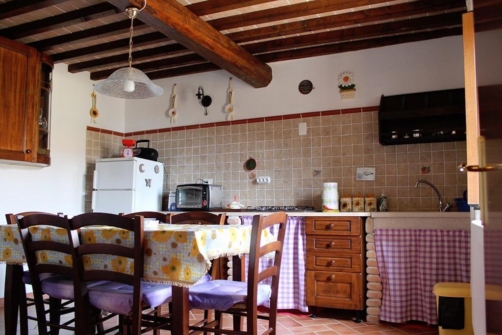 Casa Vacanze In Borgo Monteverdi Marittimo Exteriör bild